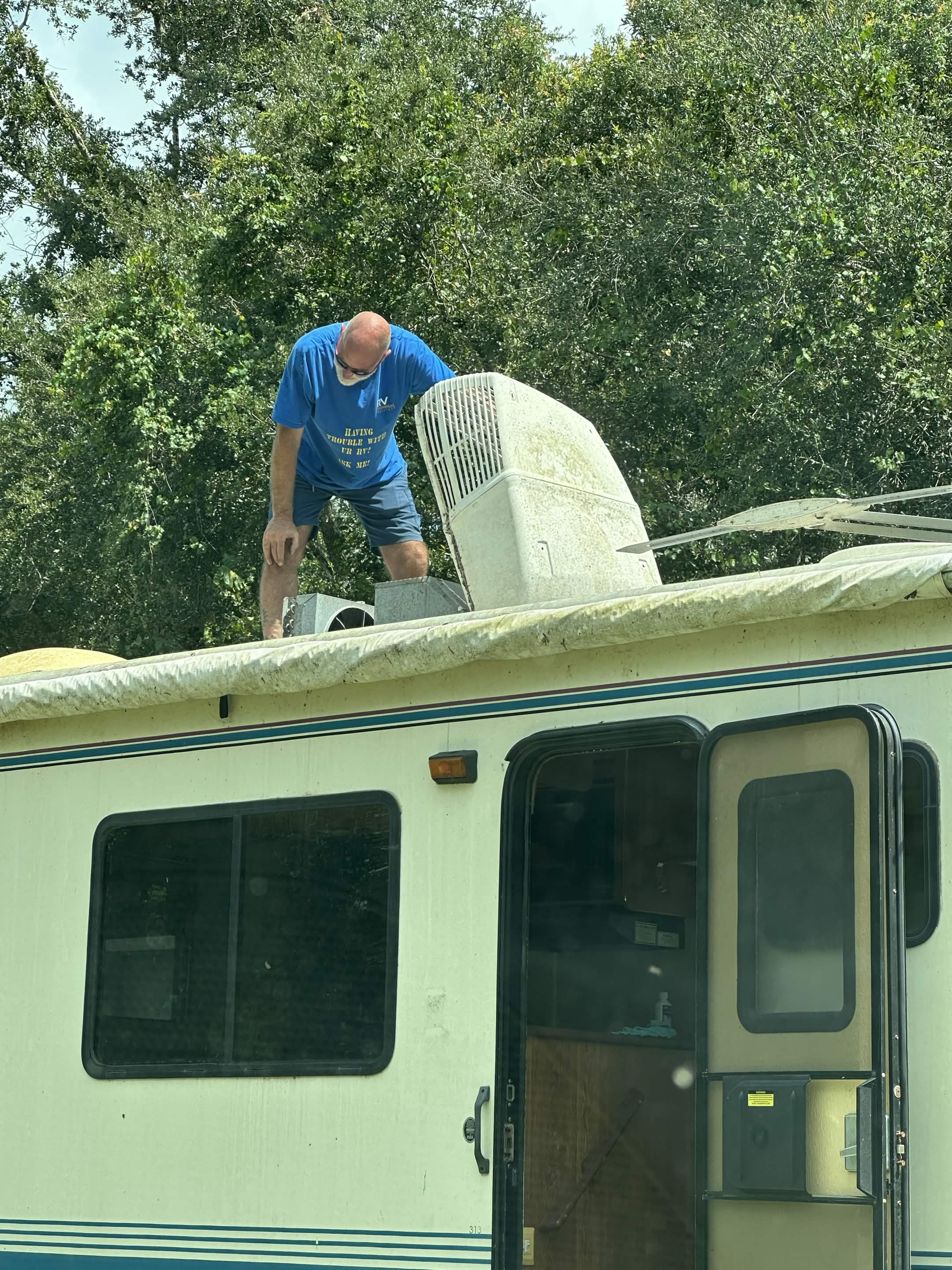 RV roof and air conditioning service